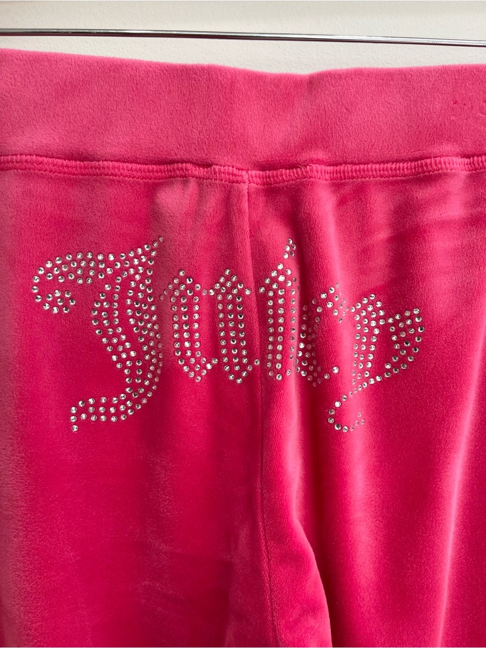 Juicy Couture Hot Pink Velour Track Suit Rhinestone Bum Size Medium - Picture 13 of 16